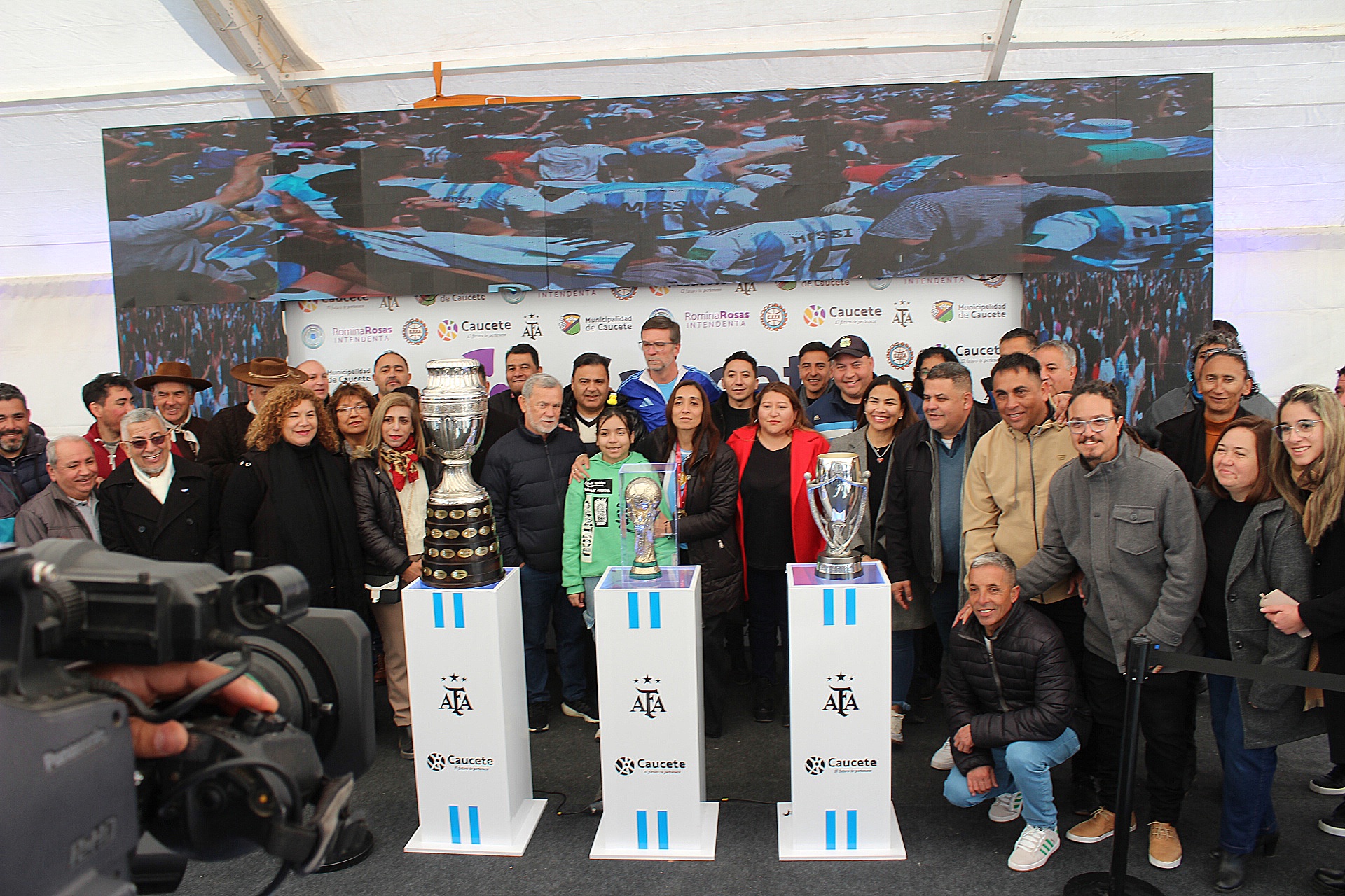 IMG_8329.JPG CAUCETE RECIBIÓ MÁS DE 20.000 PERSONAS EN LA VISITA DE LAS COPAS.