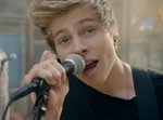 5sosshelooksoperfect.jpg