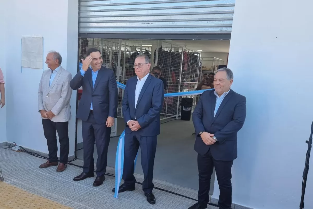 Los Intendentes de Chaco y Ctes inauguraron el Paseo de Compras El Puerto