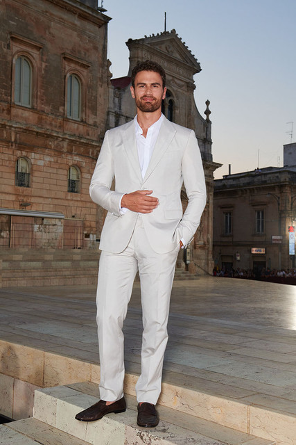 Theo-James.jpg
