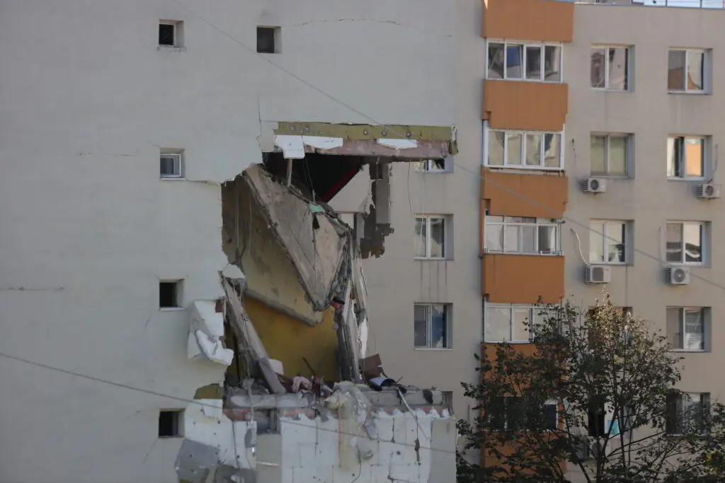 Blocul din Rahova afectat de explozie: lucrări de consolidare și punere în siguranță