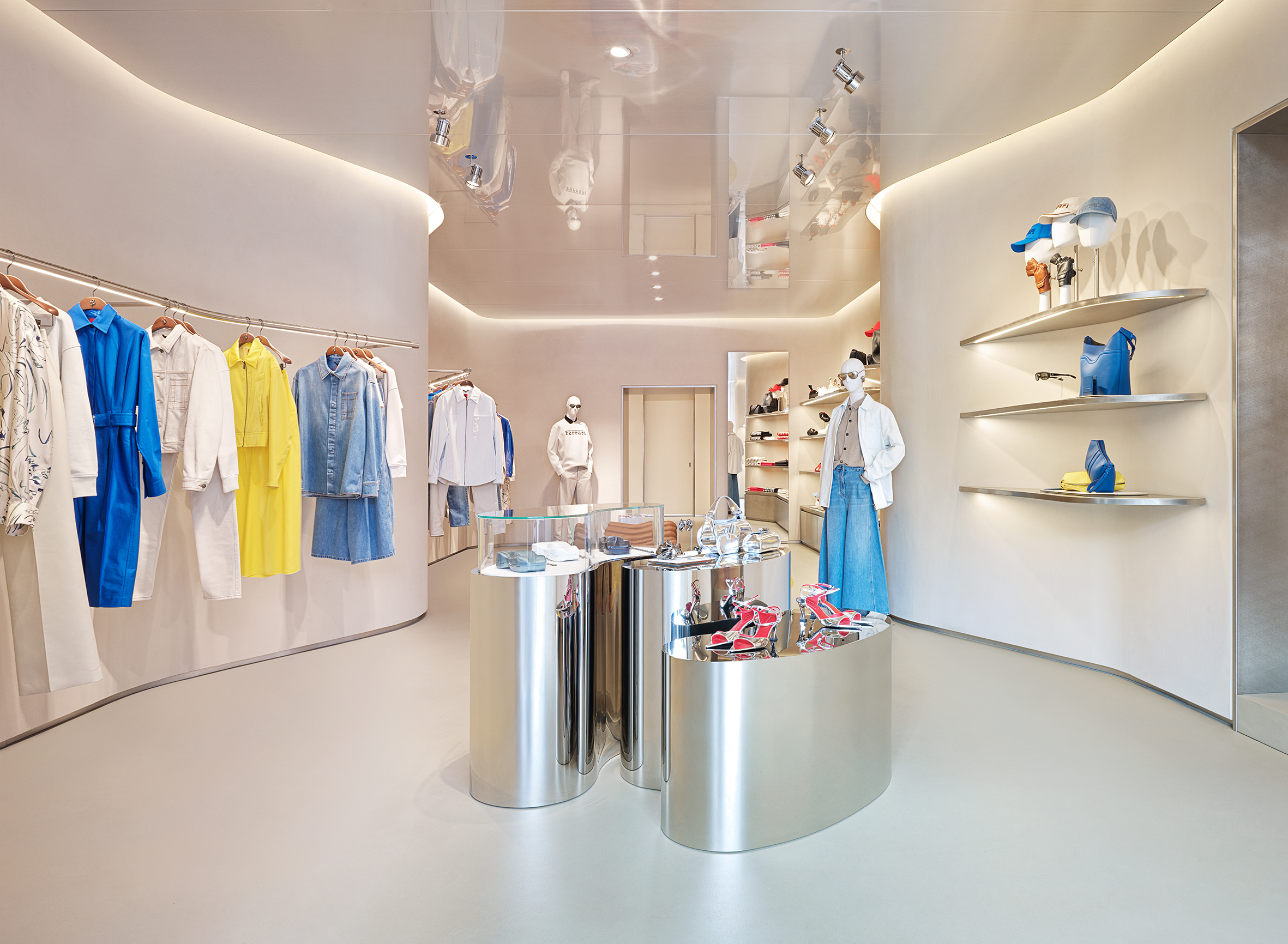 Ferrari, la nuova boutique nel cuore di Roma Ferrari, la nuova boutique nel cuore di Roma