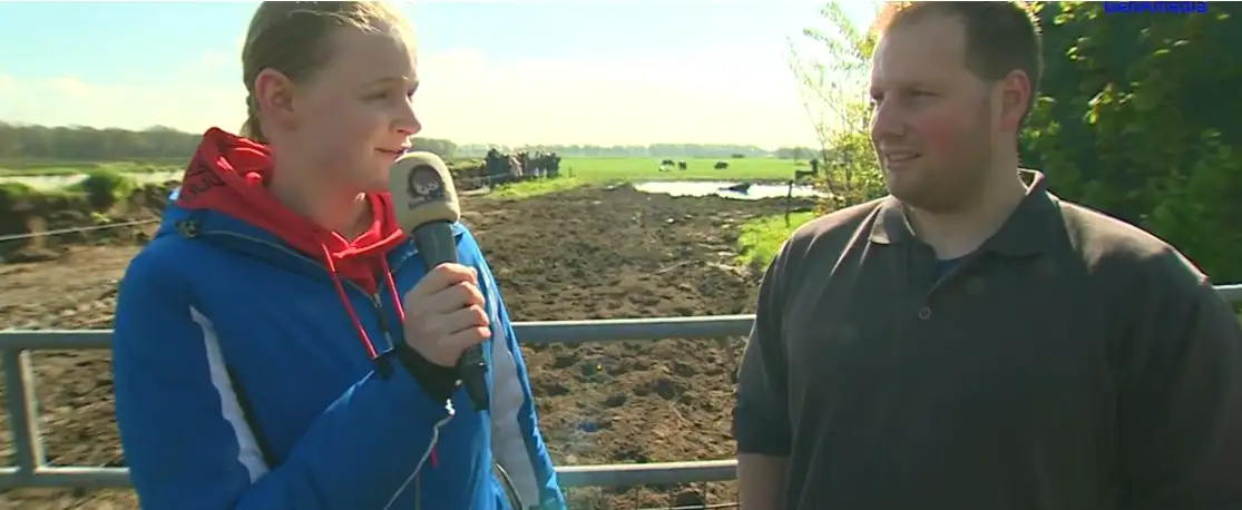 Buffels mogen de wei in bij Buffelfarm Meems in Onstwedde - www.vleeskopenbijdeboer.nl