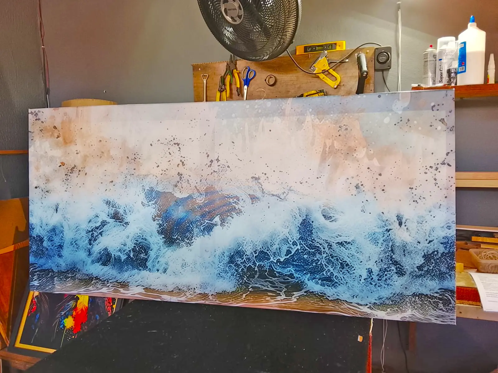 Tela esticada em chassi de madeira