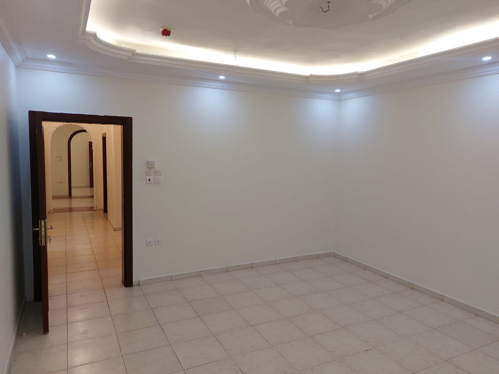 شقة ٥ غرف واسعة