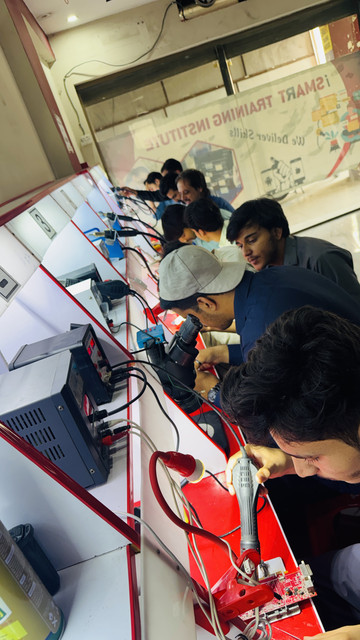 Mobile Repairing Course i Smart Training Institute (1).jpg