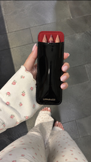 Lipparazzi Liner Clutch