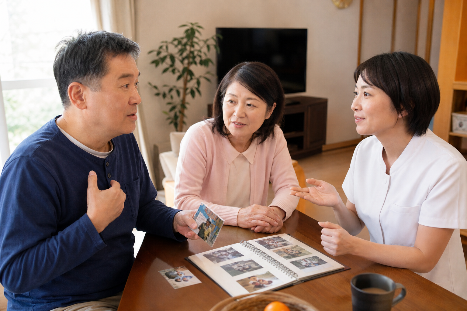 失語症のある方が家族と専門職と生活場面の会話を練習するイメージ