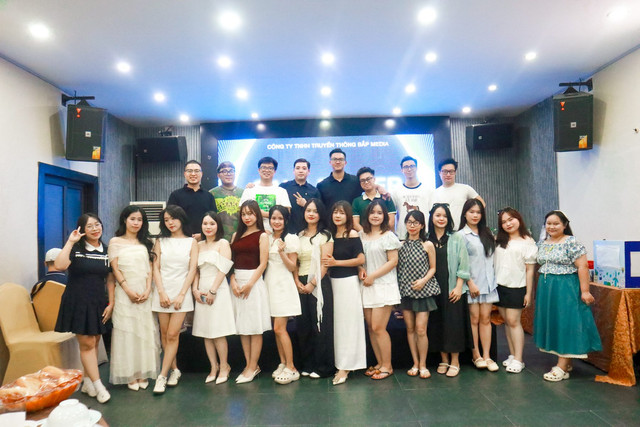 Team Bắp Media tại Gala Dinner Summer Trip 2026