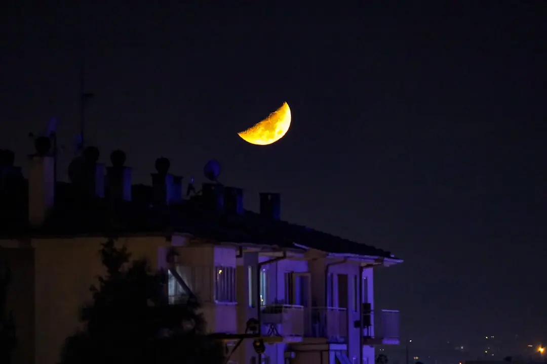 Luna intră în Taur, semnalând o perioadă de introspecție până la jumătatea lui iunie