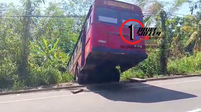 A bus traveling from Colombo to Bibila, which was saved by a three-wheeler, was in a ditch