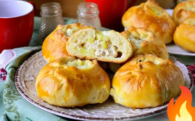 Фото Дрожжевые мини-пироги с курицей и картошкой