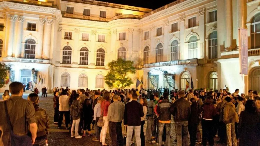 Noaptea Muzeelor: Iașenii în fața lui Brâncuși