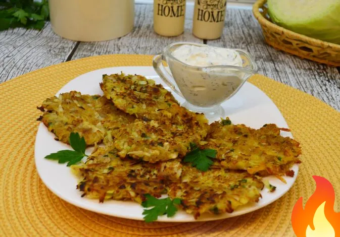 Постер Картофельные драники с капустой и гречневыми хлопьями, с йогуртовым соусом