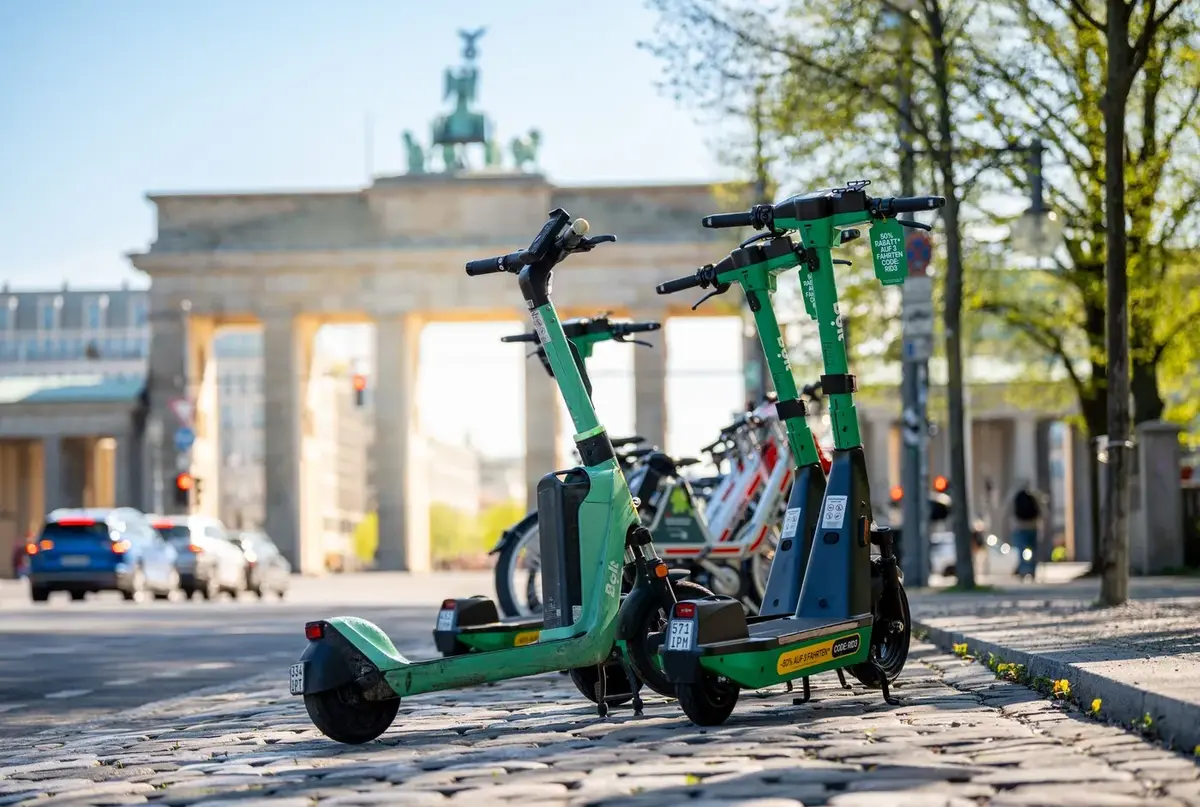 Germania strânge șurubul: Firmele de trotinete electrice, trase la răspundere după dublarea accidentelor