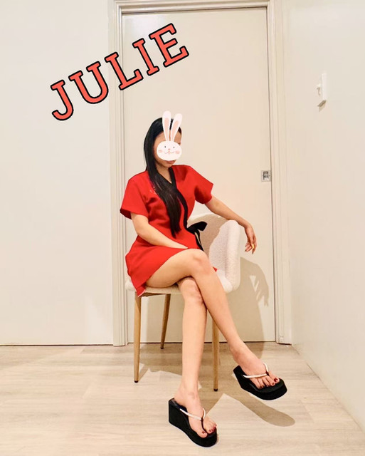 JULIE1.jpg
