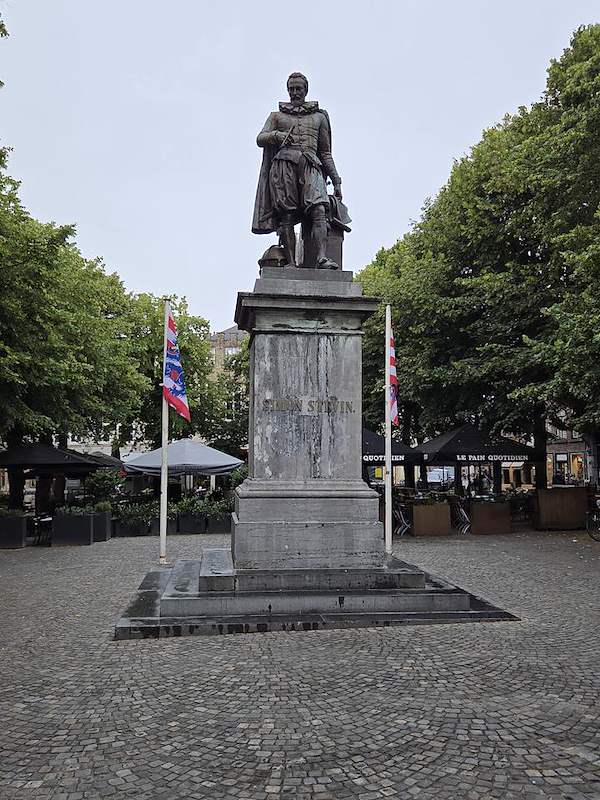 Bruges Statue.jpg
