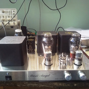 amplifier-on-the-table