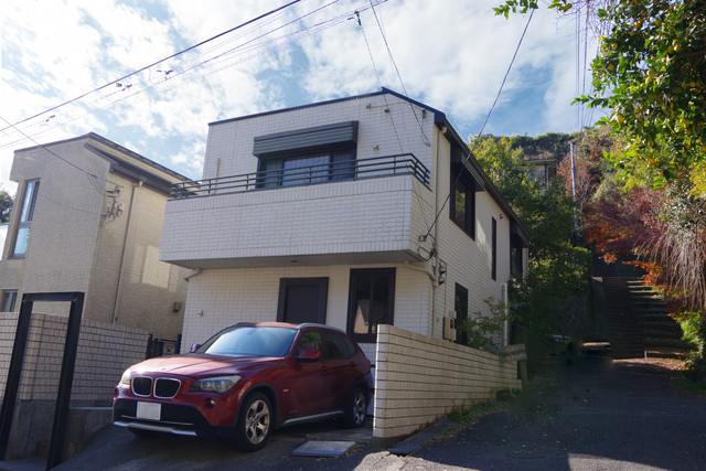 外観 with car.jpg
