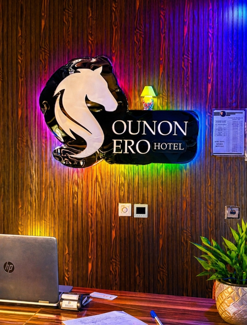 Enseigne officielle Complexe Sounon Séro Hôtel, Quartier Amawignon Parakou Bénin