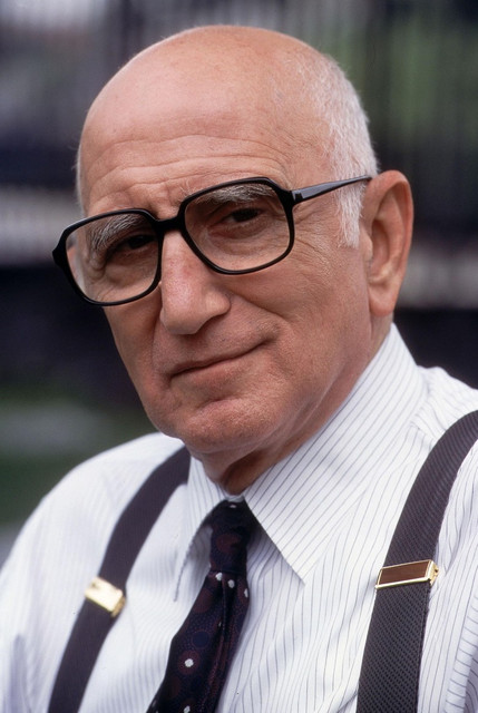 https://i.ibb.co/CpVNWB2g/Junior-Soprano.jpg