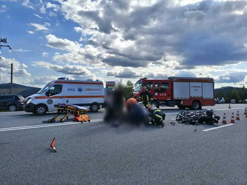 Un motociclist a murit într-un accident în Pasul Mestecăniș, după ce motocicleta s-a ciocnit cu un autoturism/