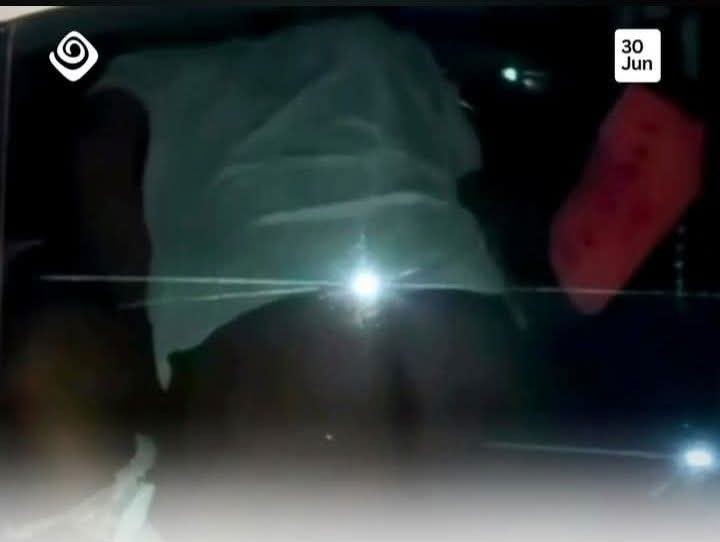 Passer by caught man having s*x with a woman in a car