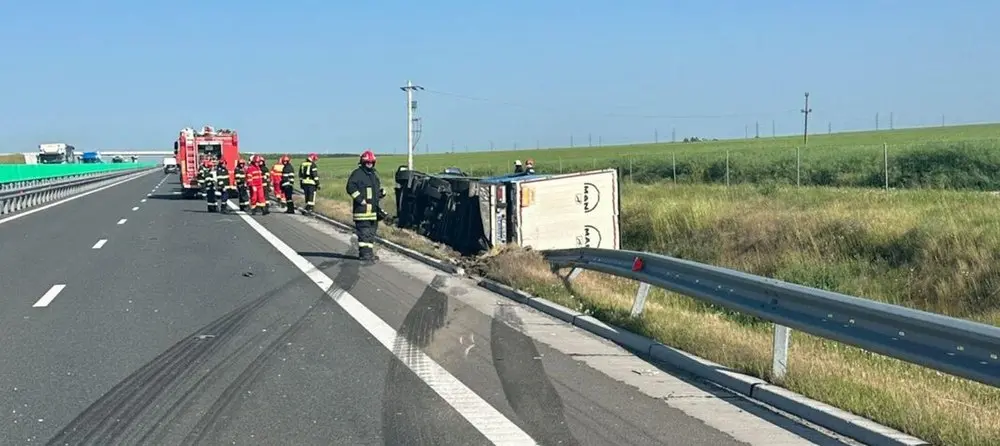 Accident grav pe DEx Pitești-Craiova: două persoane rănite după ce un TIR s-a răsturnat