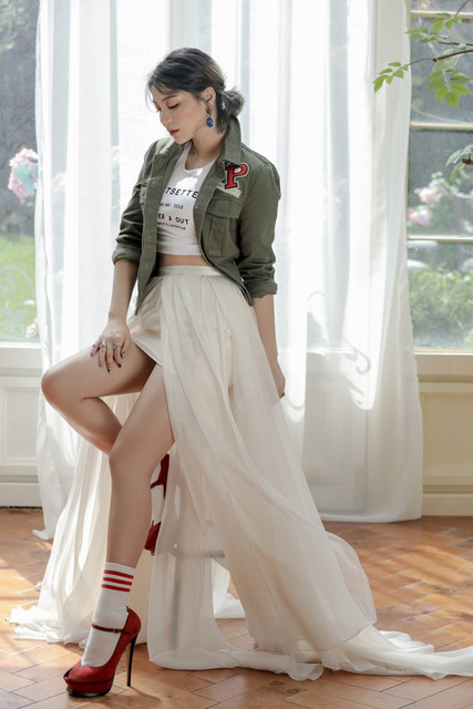 ailee 869549.jpg