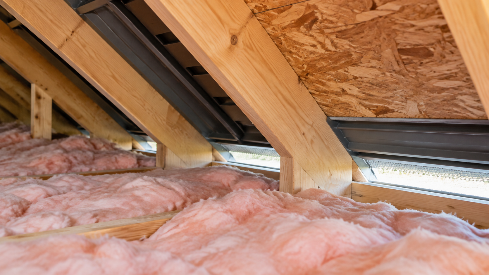 Attic insulation installed without blocking the soffit ventilation path