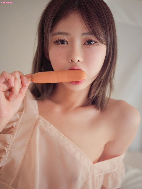 083