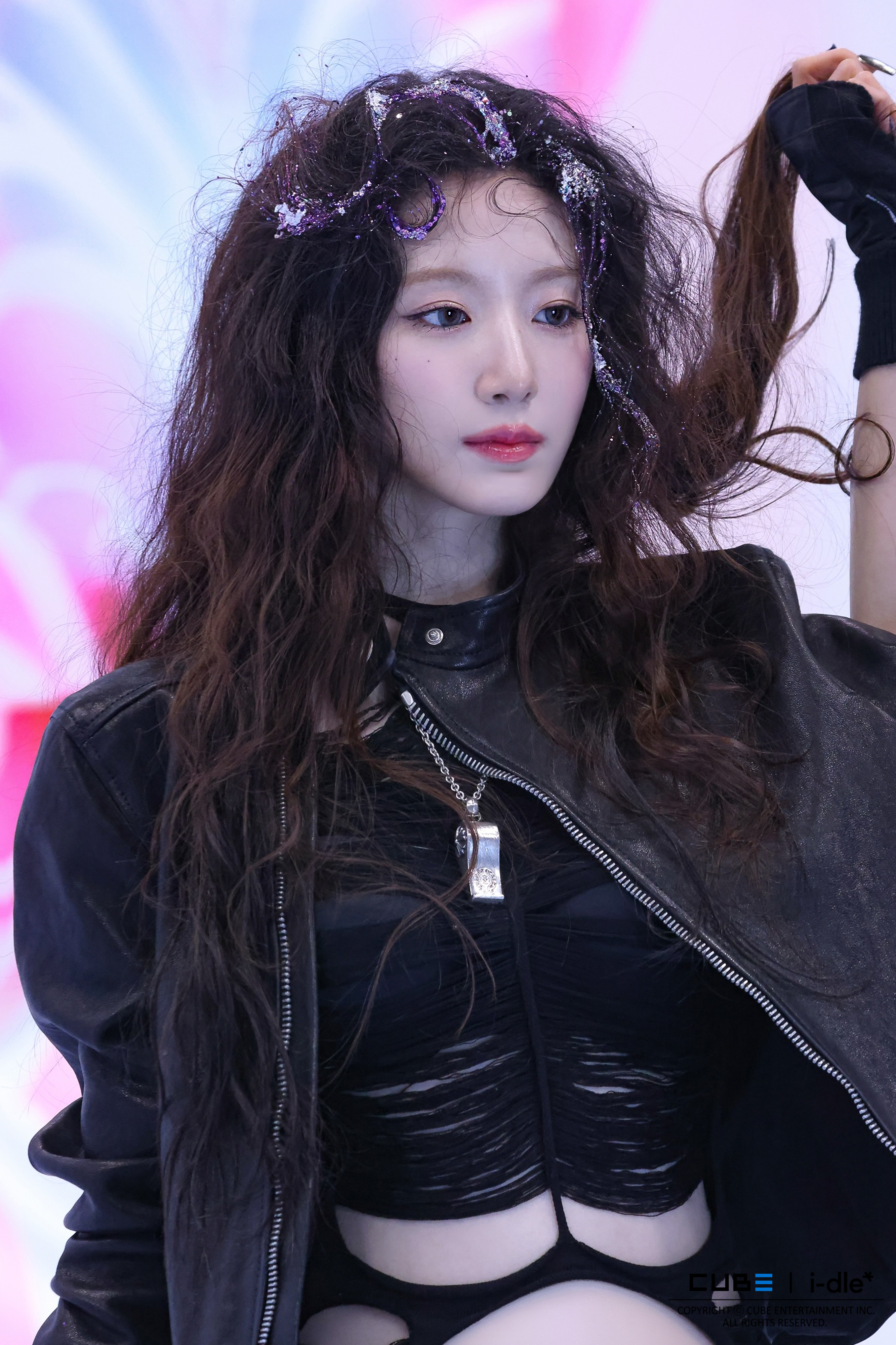 i dle (아이들) Crow Performance Video 재킷 촬영 비하인드 09