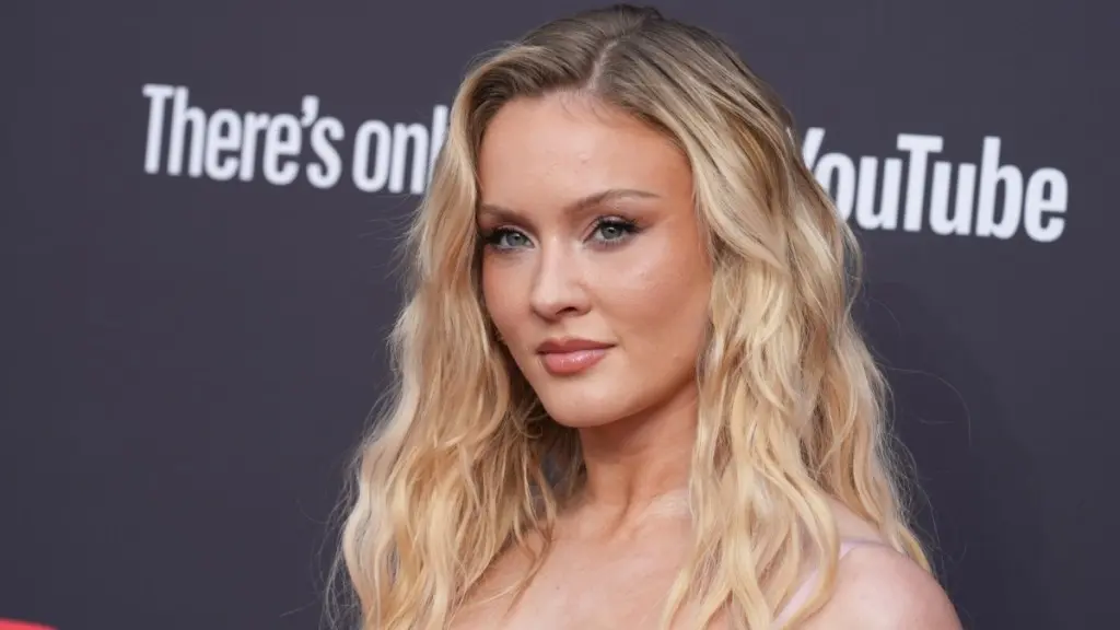 Zbântoarea Zara Larsson stânjește fanii cu costumul „Daring Stage