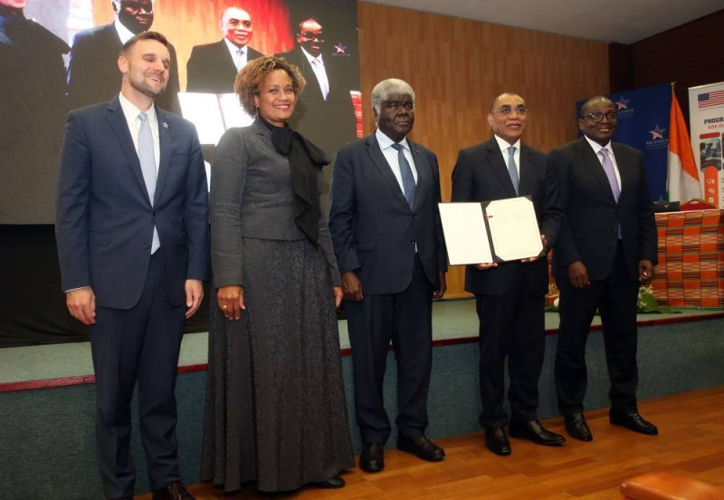 Illustration - Côte d'Ivoire signe 300 millions de dollars avec les États-Unis pour l'énergie, ce que ce Compact change