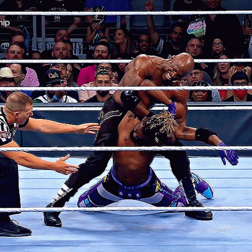 [IMAGE:https://i.ibb.co/Cv5td5N/bobby-lashley-hurt-lock.gif]