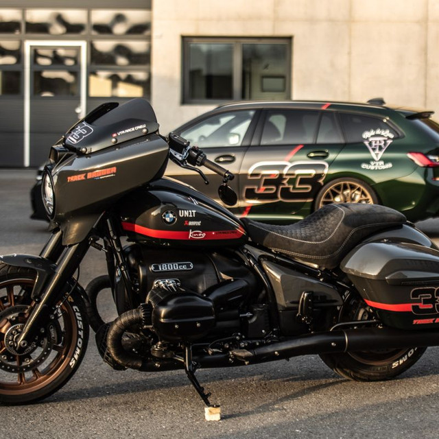 BMW-R18-B-Track-Bagger-33-by-VTR-Customs-02