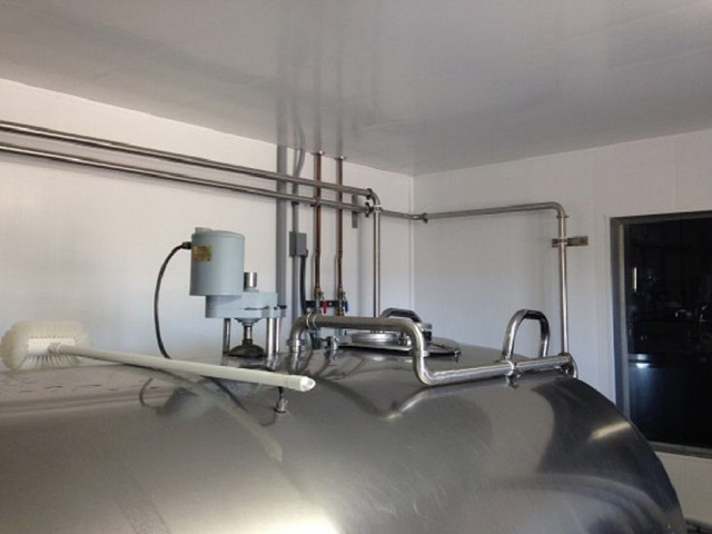 Stop installing dairy FRP panels to setup PVC wallboard.jpg