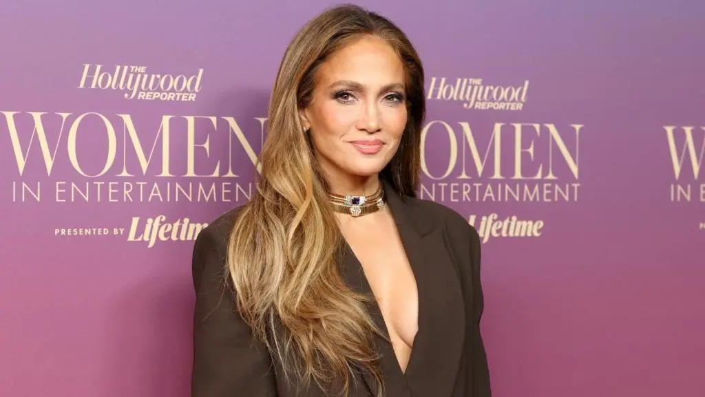 Jennifer Lopez Sizzles in Bikini Photos