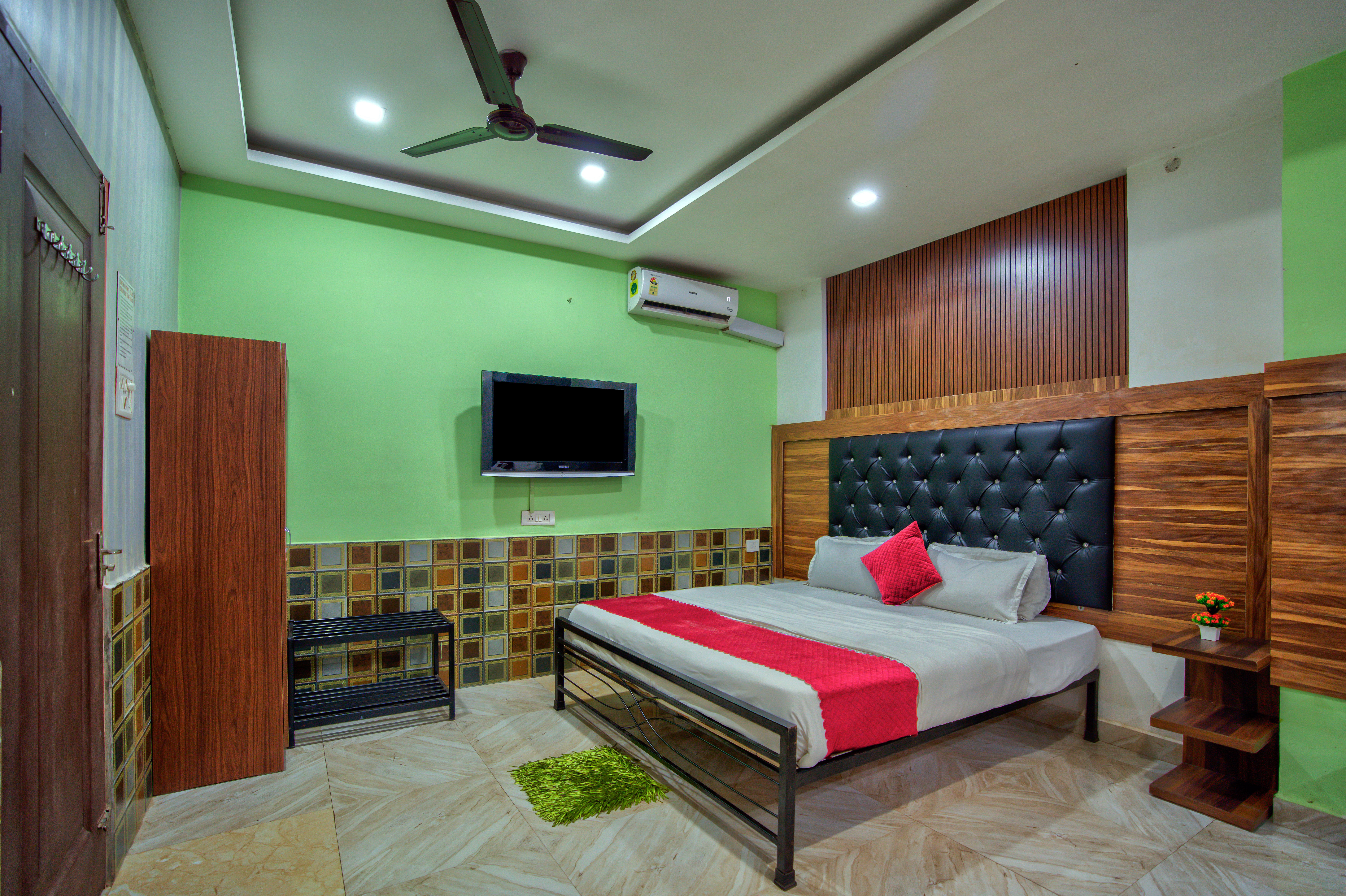 Hotel bright house