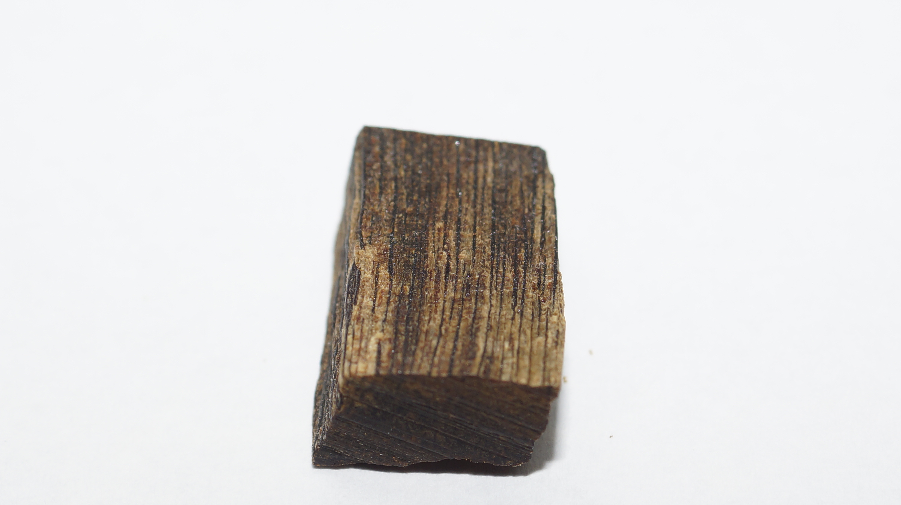 [Ouddict.com] Oud Wood