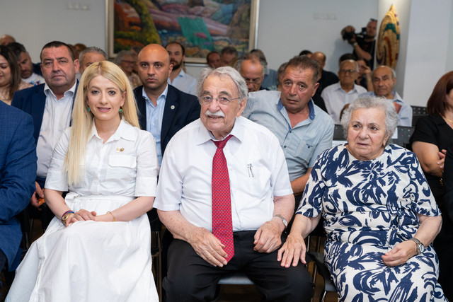 IMG-016