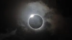 Eclipsa Solară se aliniază cu Leul pe 12 august, marcând un nou ciclu astrologic