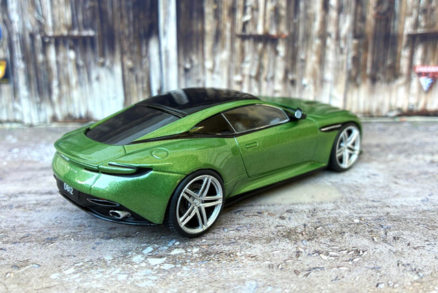 Aston Martin DB12 Solido4.jpg