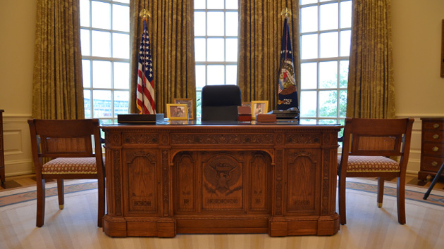 mrholga-resolute-desk.jpg