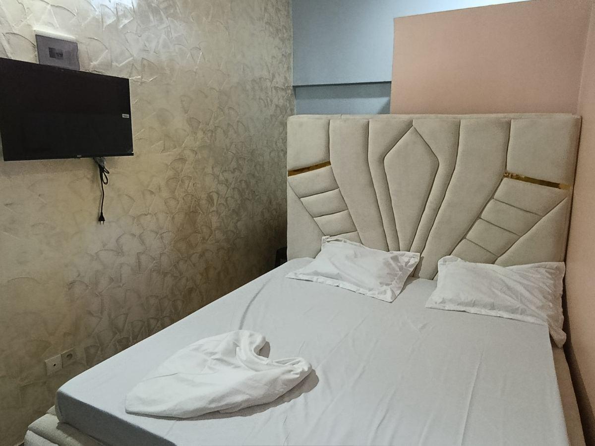 Chambre meublée à louer à Douala - 13500 FCFA/Jour
