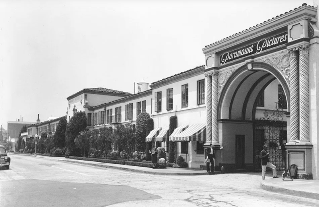 paramount gate benson.png