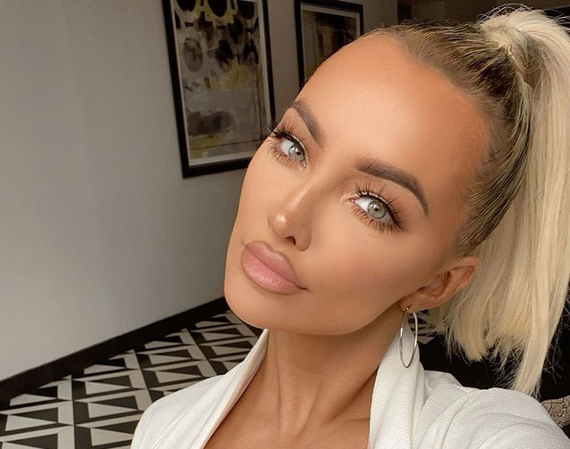 Lindsey-Pelas-1.jpg