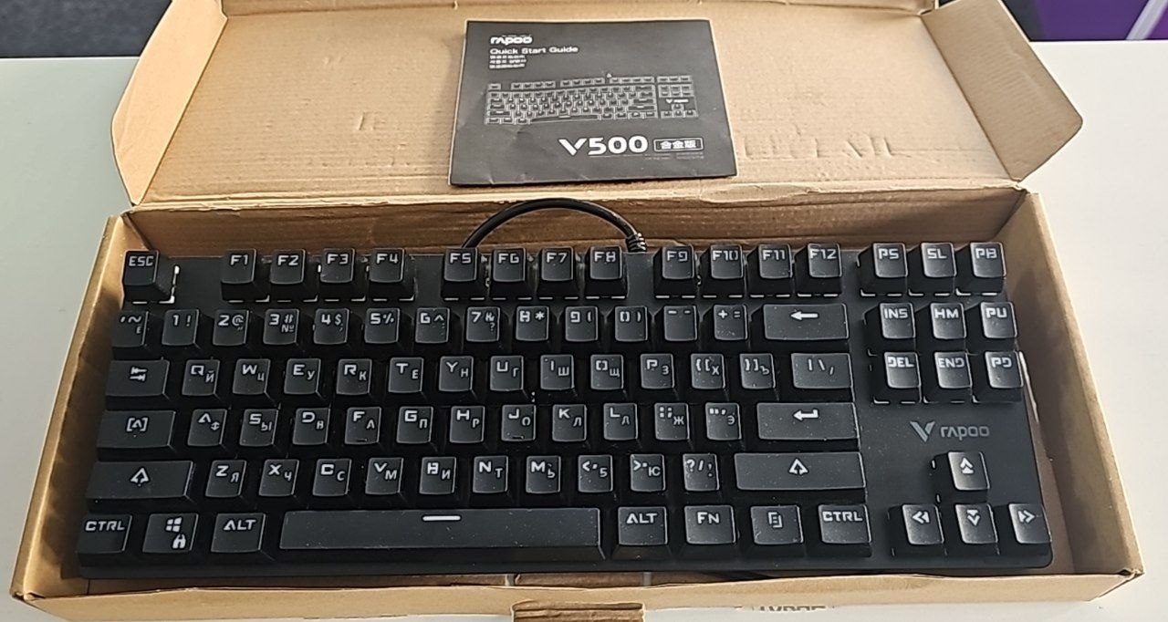 Rapoo V500 — компактная механическая клавиатура для игр и работы, с чётким откликом и приятным звуком клавиш.