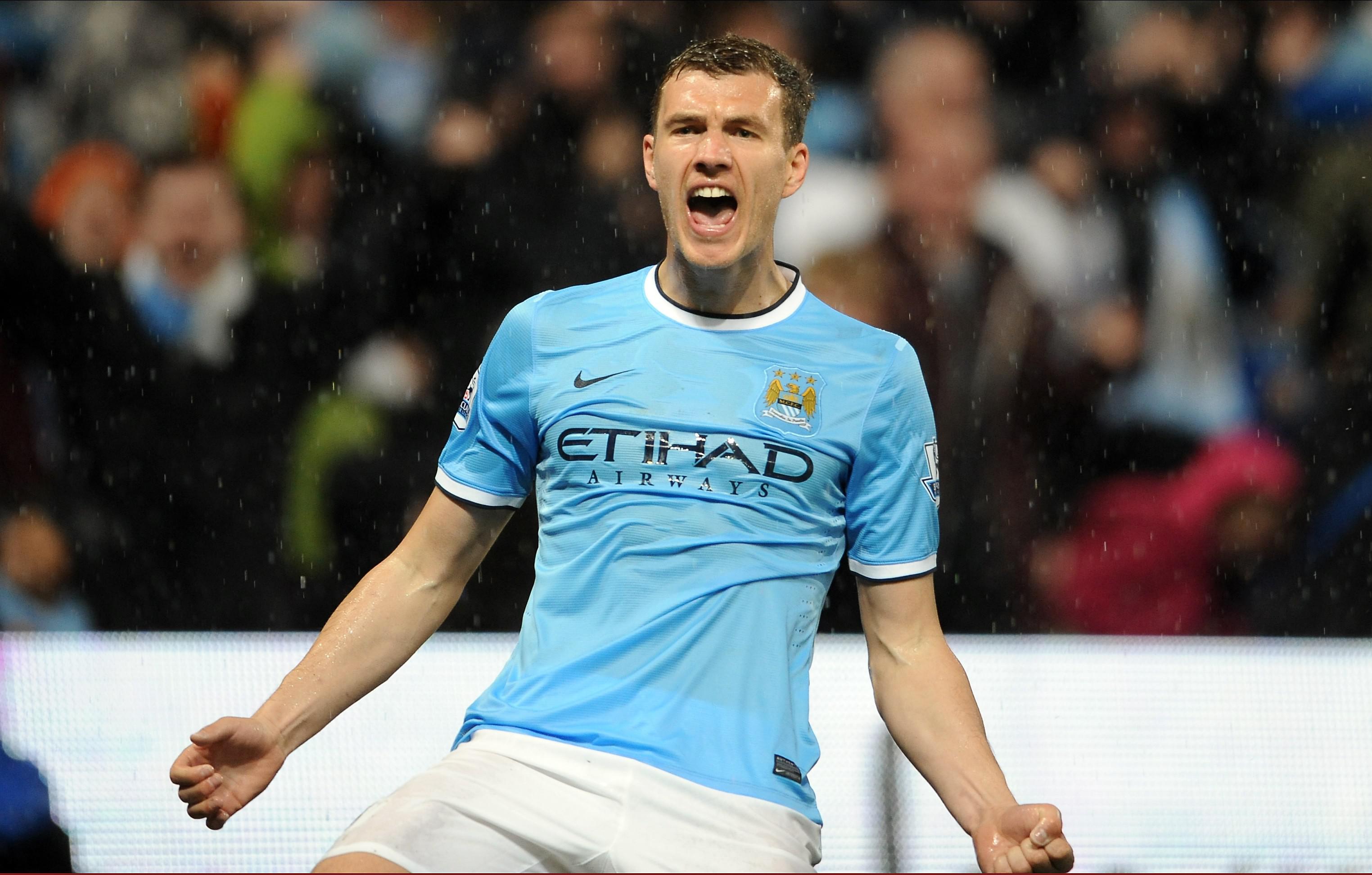Edin Džeko v dresu Manchester City