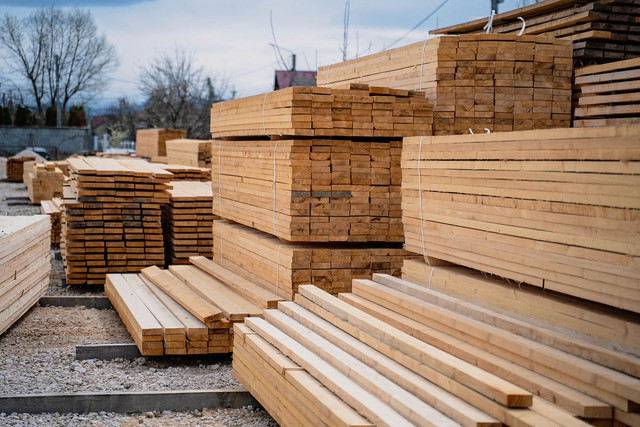 Holzkonstruktion — immer auf Lager